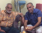 أثناء تأديته عمرة الشتاء - الحاج محمد أشقر يلتقي بخاله "اسماعيل الريفي" في جدّة 